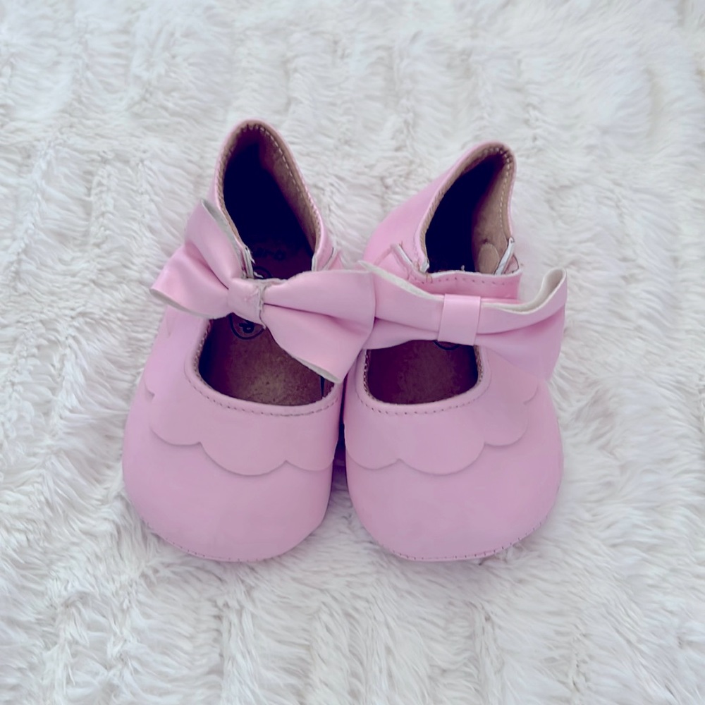 Baby girl shoes size 12-18 months.